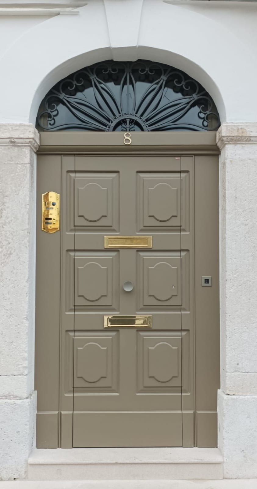 PORTONE DI SICUREZZA DA ESTERNO AD ARCO CON BUGNE ARTIGIANALI